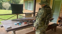 policia-ambiental-apreende-armas-e-municoes-em-nova-friburgo-apos-denuncia-de-caca-ilegal