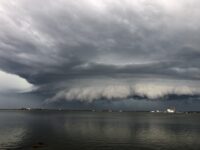 em-temporal-no-rj,-pessoas-vivem-tarde-de-terror-em-sequencia-de-acontecimentos-registrada-em-unico-video;-assista