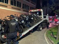 fiscalizacao-integrada-em-petropolis-apreende-12-motos-e-multa-tres-carros-em-operacao-durante-a-madrugada