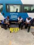 mulher-com-mala-em-ponto-de-onibus-e-flagrada-transportando-droga-em-petropolis